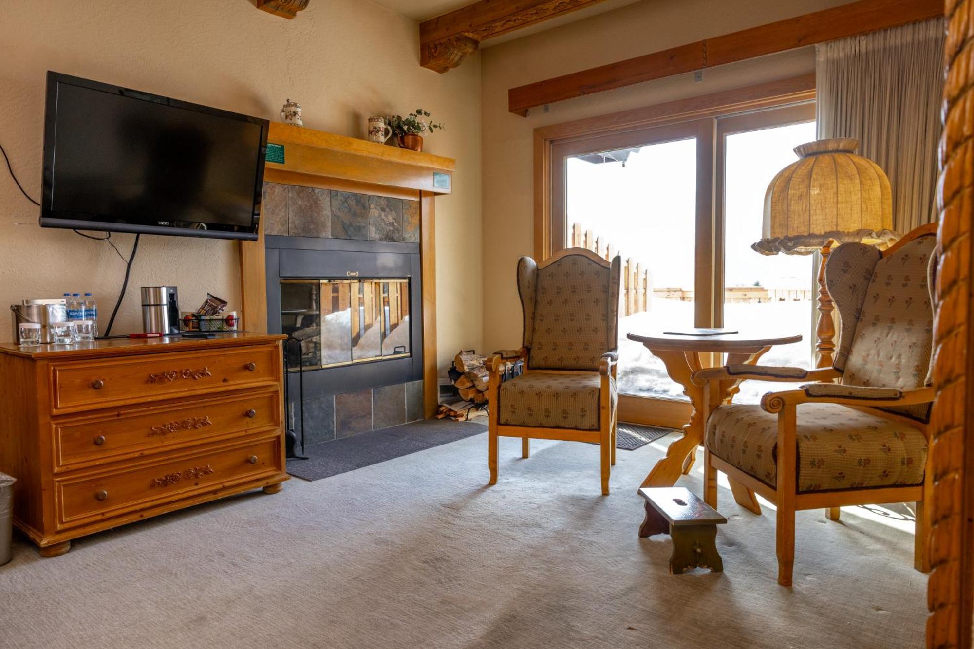 Deluxe King Suite,1722902896:JPEG